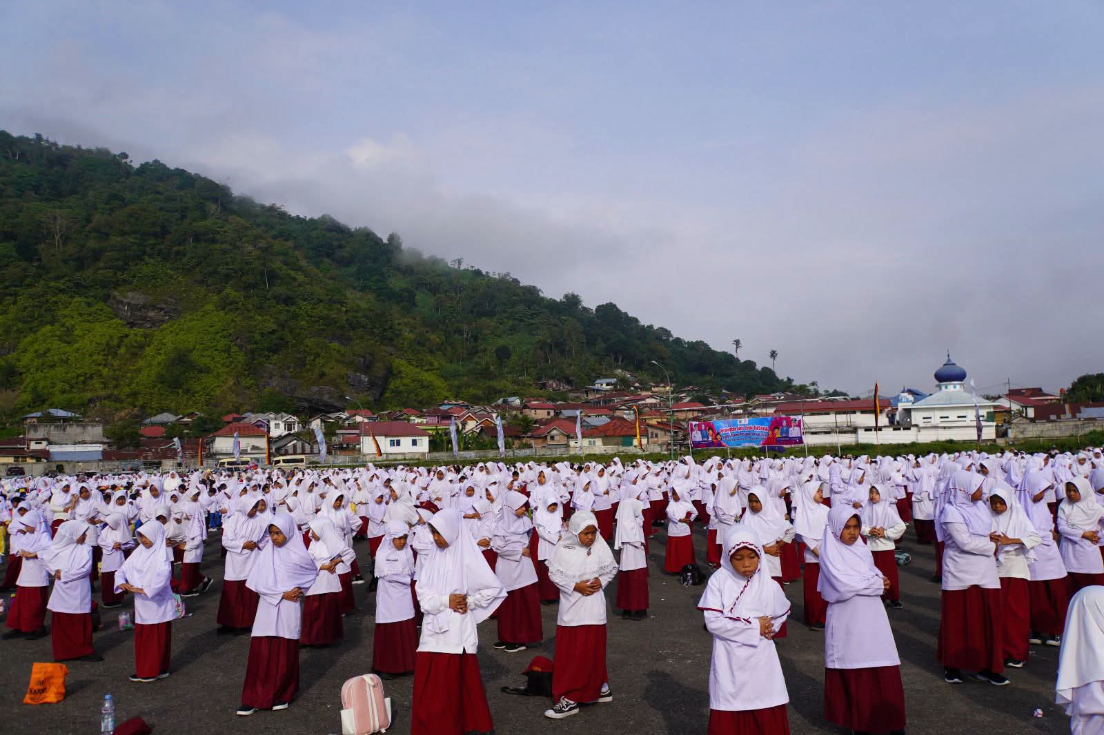 Ribuan anak ikuti peringatan HAN 2026 Kota Padang Panjang dilapangan Bancah Laweh.